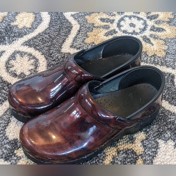 Dansko Patent Shiny Swirly Brown w/ Slight Reddish Tint SZ 38 Excellent Conditi - Picture 7 of 8